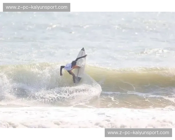 冲浪活动：与海浪共舞的精彩体验